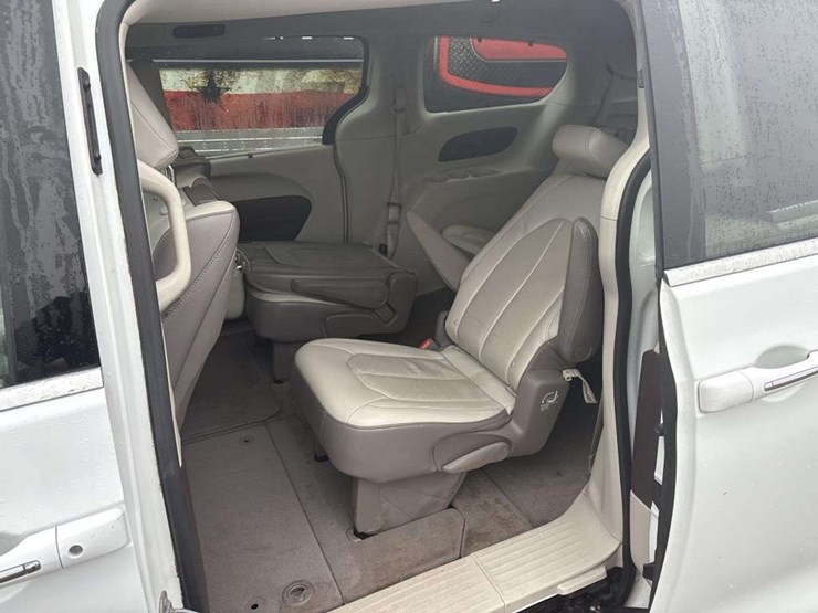 2017-chrysler-pacifica-image-14