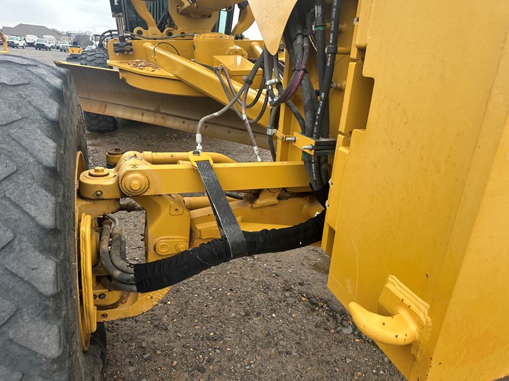 2022-caterpillar-140gc-awd-image-51