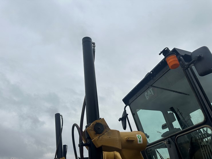 2022-caterpillar-140gc-image-39