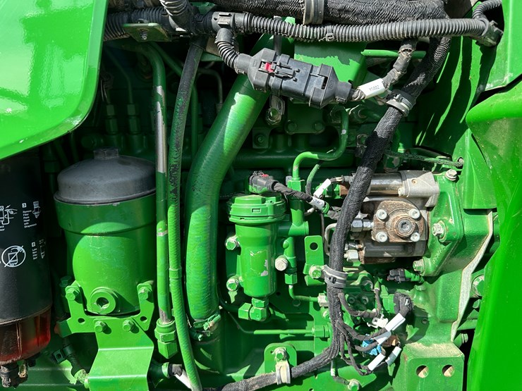 2010-john-deere-8285r-image-50