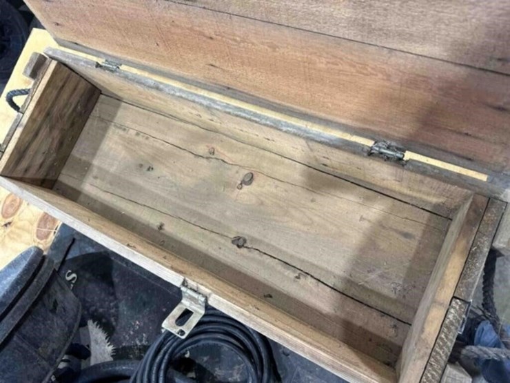 ammo-box,-rubber-bowls,-fuel-hose/handle-image-5