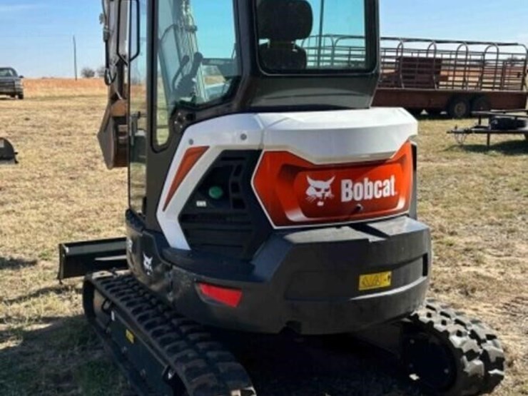 5802024-bobcat-e38-mini-excavator-image-4