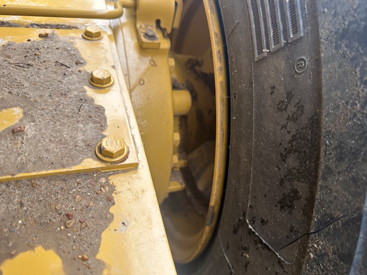 2022-caterpillar-140gc-awd-image-13