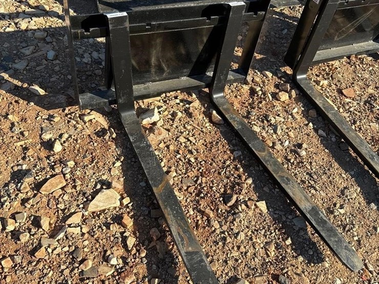 kivel-42in-mini-skid-steer-fork-attachment-image-1