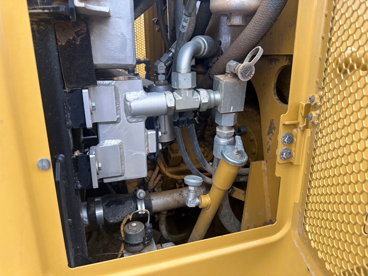 2022-caterpillar-140gc-awd-image-79