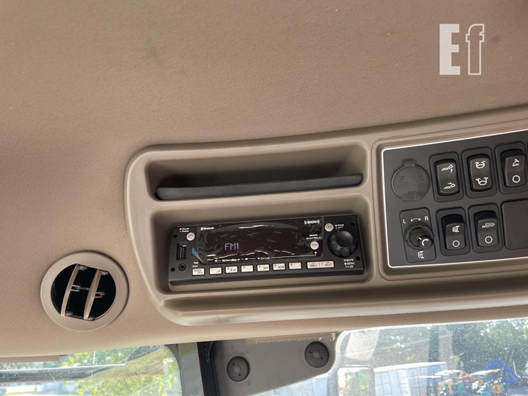 2024-case-ih-8250-image-53