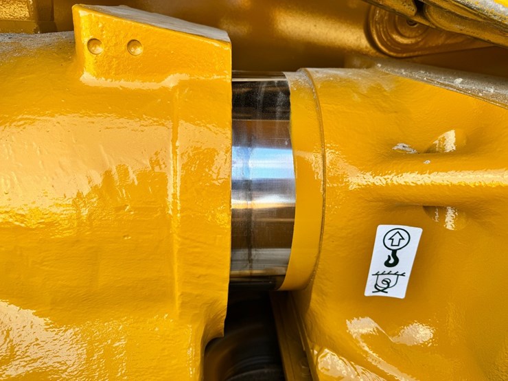 2019-caterpillar-d8t-image-14