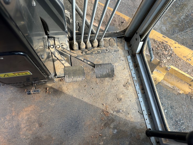 2022-caterpillar-140gc-image-79