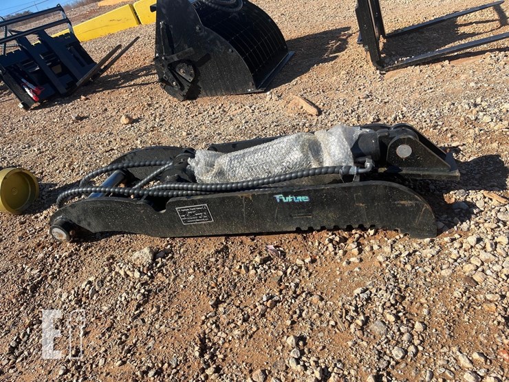 future-7t-46in-hydraulic-thumb-clamp-image-2