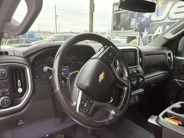 2022-chevrolet-silverado-2500-image-21