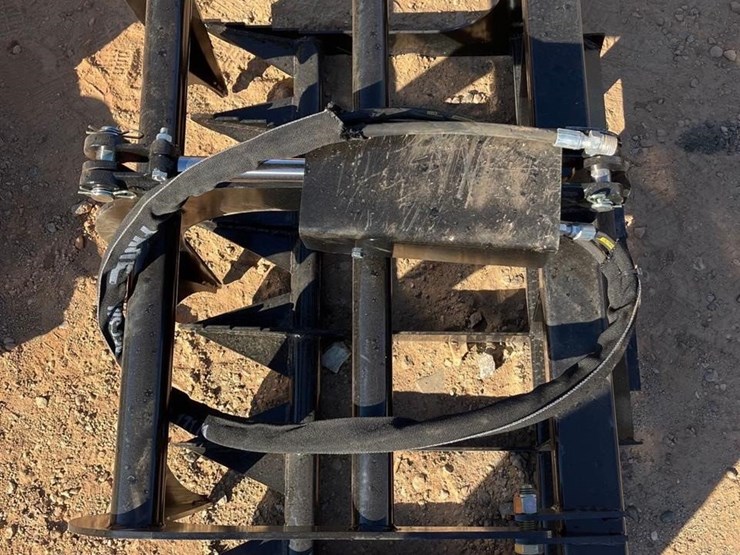 jmr-mini-skid-steer-grapple-bucket-attachment-image-3