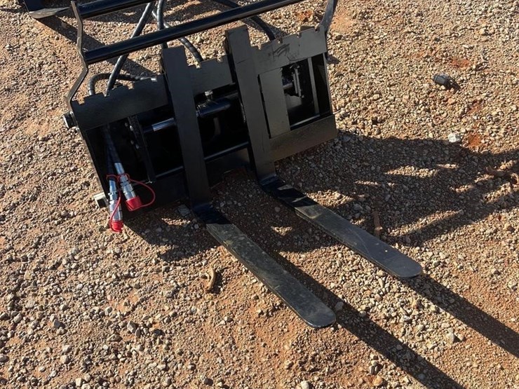 future-mini-skid-steer-loader-hydraulic-side-shift-image-2