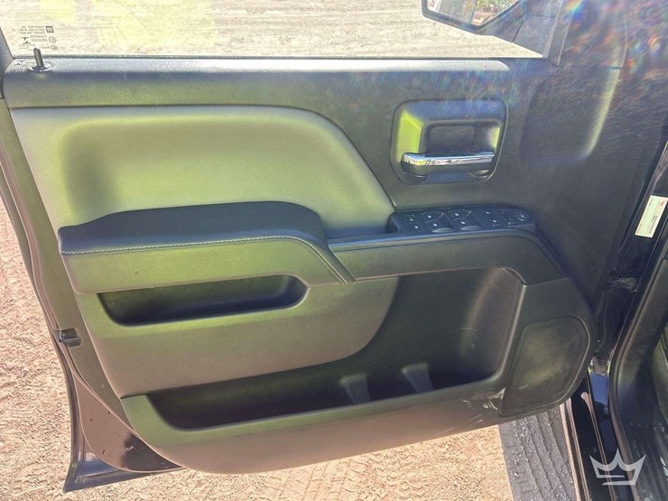 2015-chevrolet-silverado-1500-crew-cab-pickup-truck-image-6