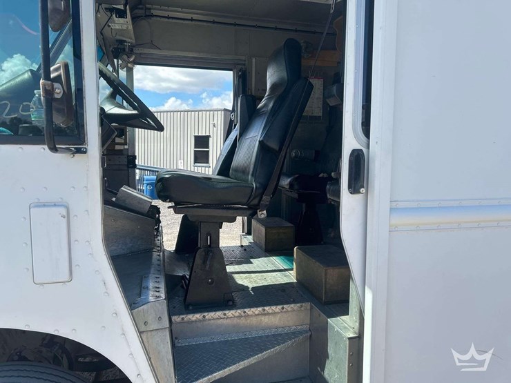 2017-freightliner-mt55-image-10