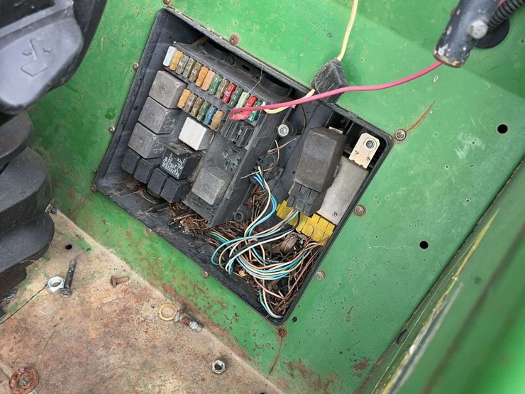 john-deere-6405-image-9