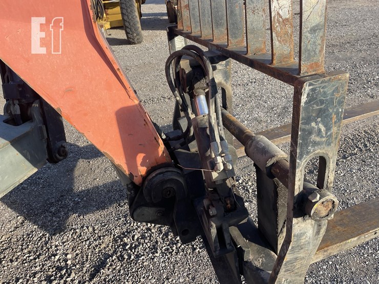 2011-jlg-g10-55a-image-17