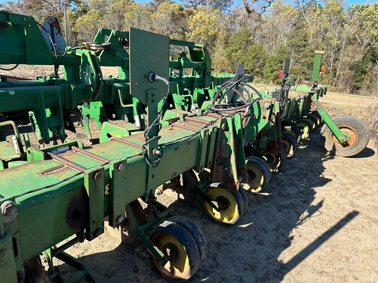 john-deere-16-image-59