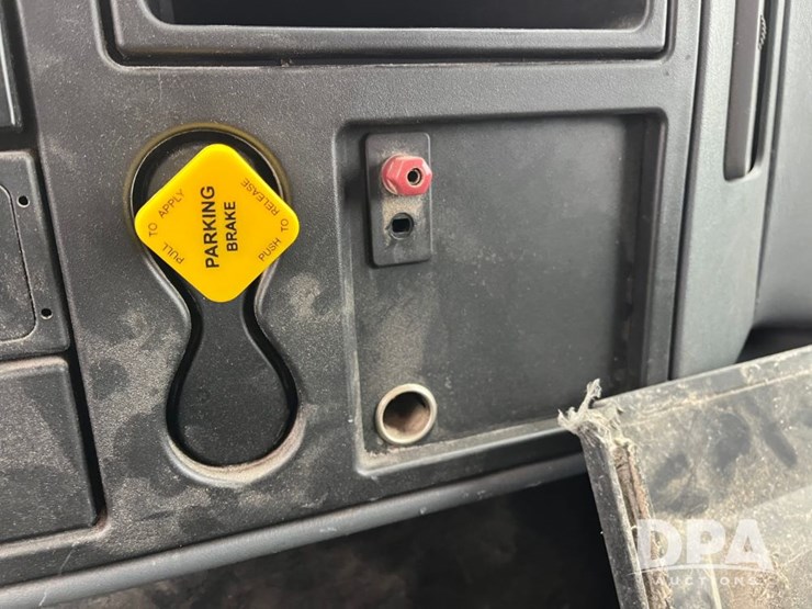 2004-international-7400-image-71