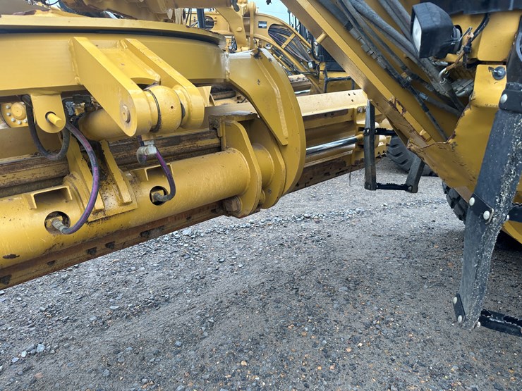 2022-caterpillar-140gc-image-29