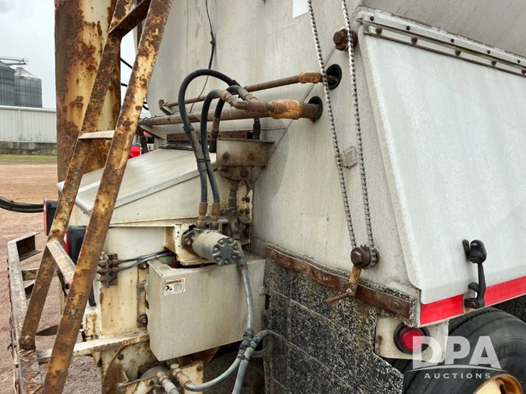 2005-international-7600-image-38