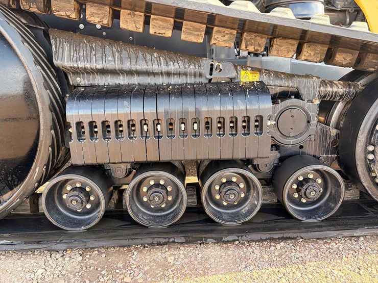 2020-agco-mt875e-large-frame-row-crop-track-tractor-image-14