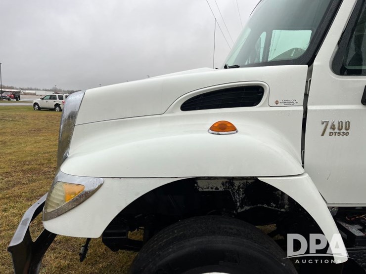 2004-international-7400-image-18