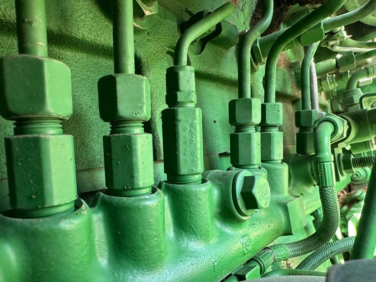 2010-john-deere-8360r-image-54