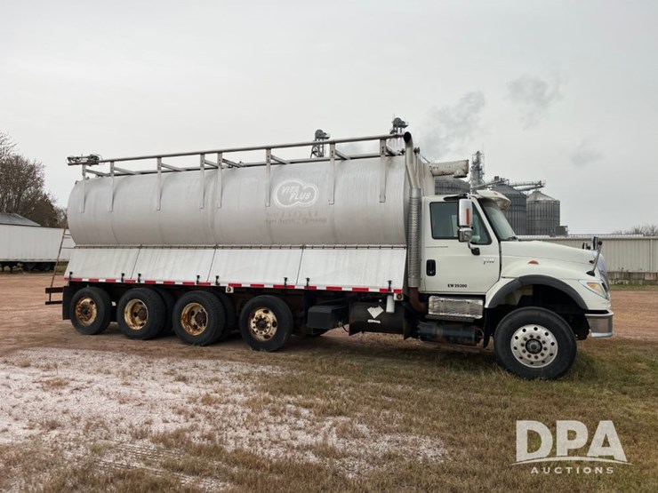 2005-international-7600-image-4