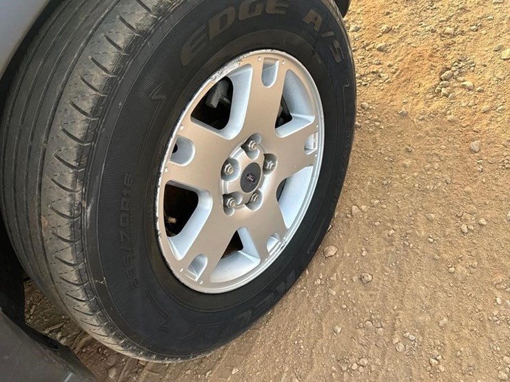 2005-ford-escape-xlt-image-12