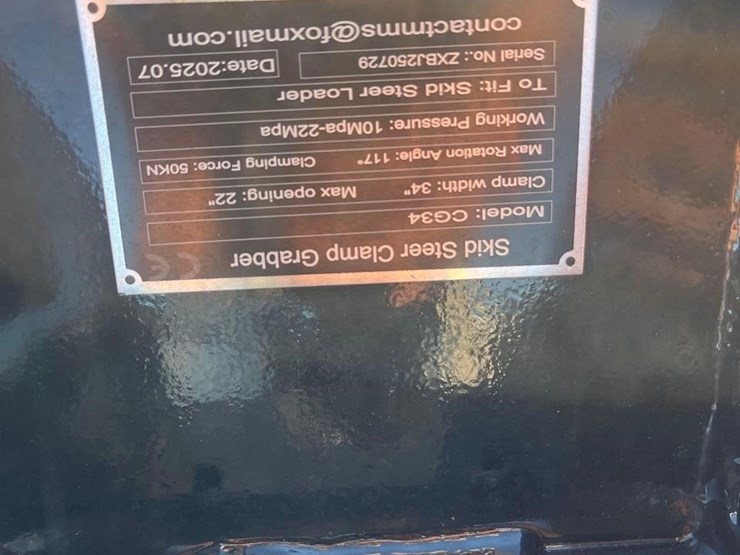 future-34in-hydraulic-skid-steer-clamp-grabber-image-4