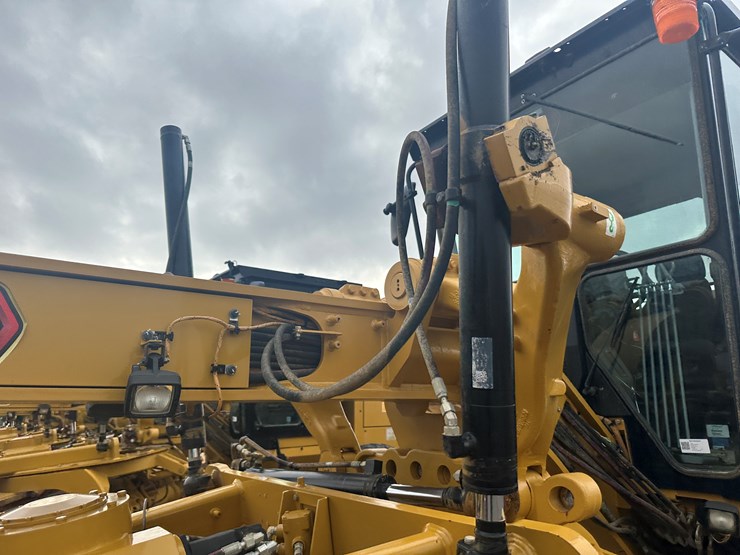 2022-caterpillar-140gc-image-30