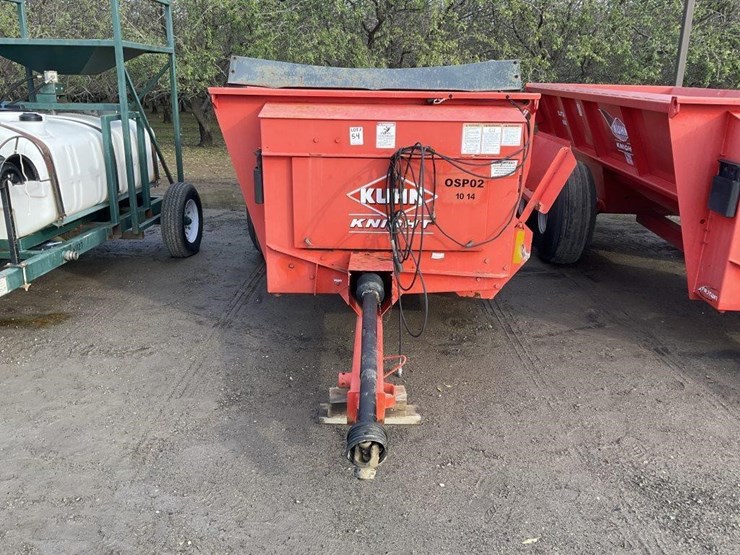 kuhn-slinger-8118-7'x16'-pull-pto-manure-spreader-image-2