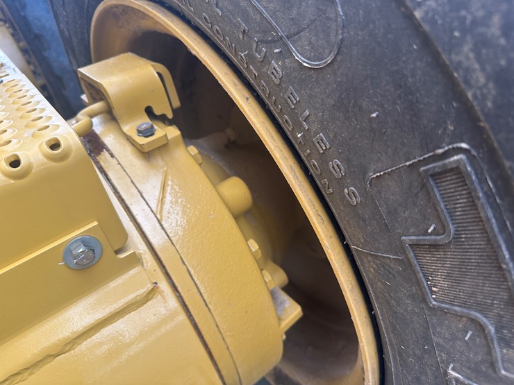 2022-caterpillar-140gc-awd-image-12