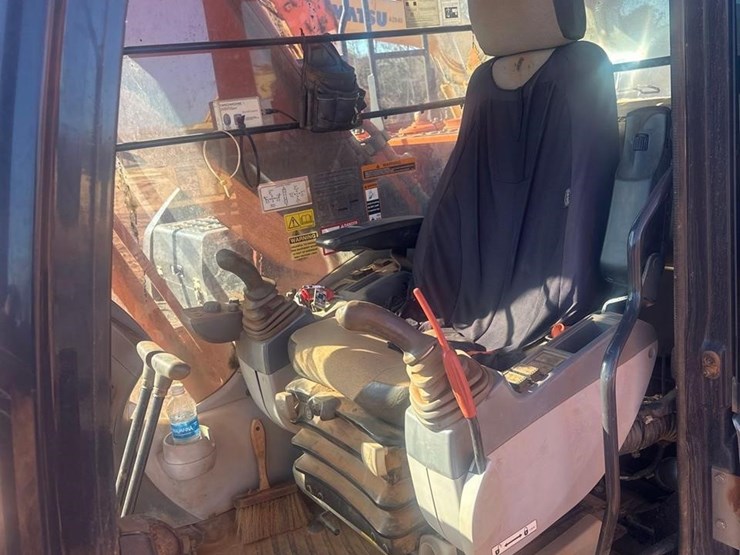 2016-hitachi-zx250-lc-image-17