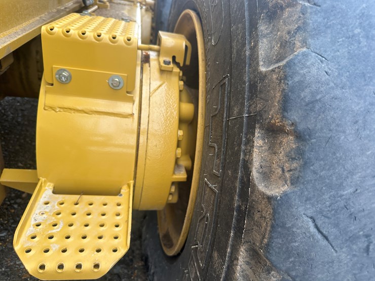 2022-caterpillar-140gc-awd-image-19