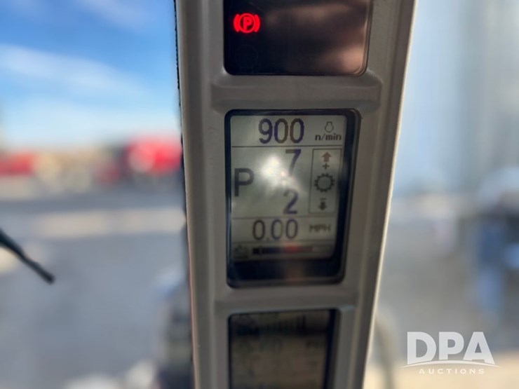 2018-case-ih-340-image-32