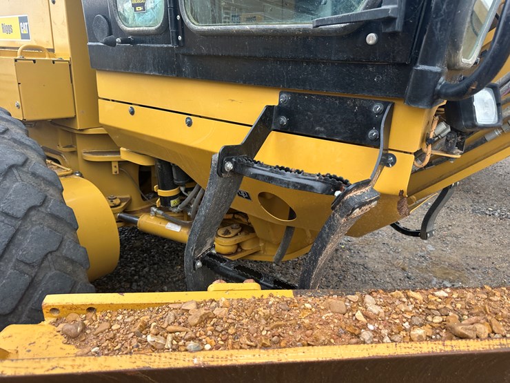 2022-caterpillar-140gc-image-62