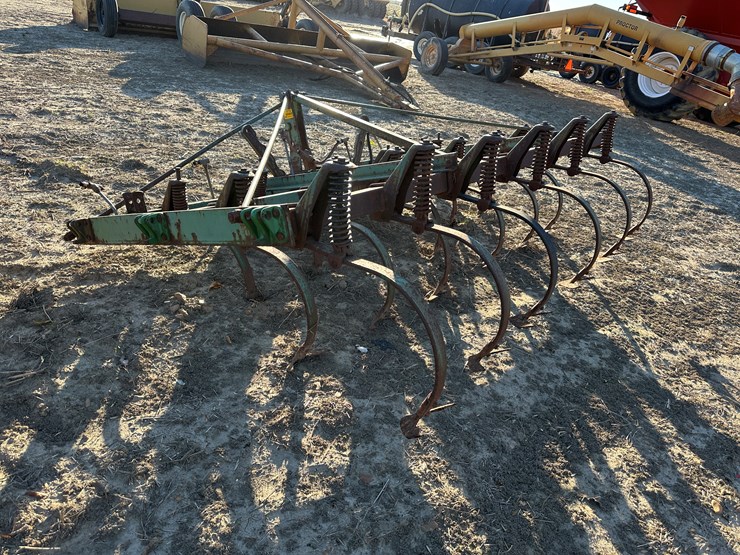 #33752-•-4.5'-chisel-plow-image-4