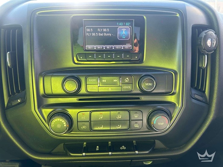 2015-chevrolet-silverado-1500-crew-cab-pickup-truck-image-11