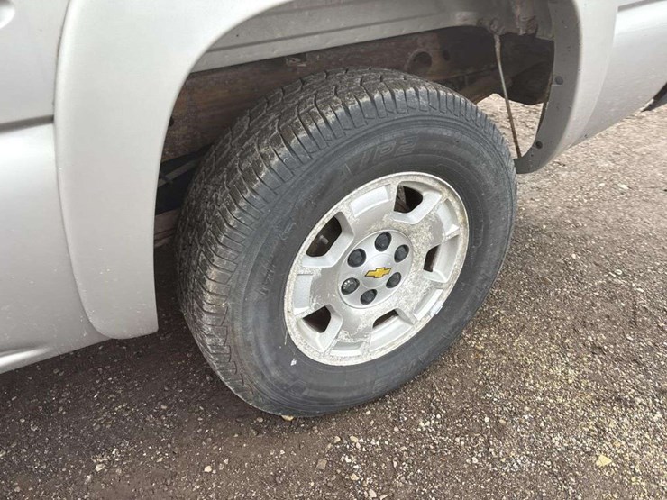 2006-chevrolet-k2500-image-9