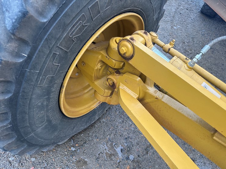 2022-caterpillar-140gc-image-17