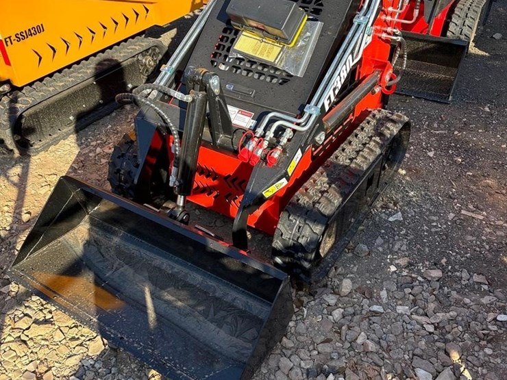 future-380-ride-on-mini-skid-steer-image-1