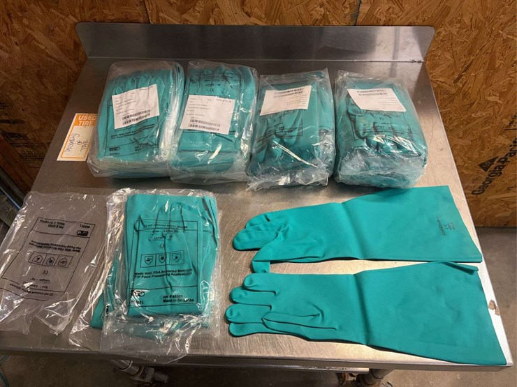 4-1/2-dozen-large-nitrile-gloves-image-6