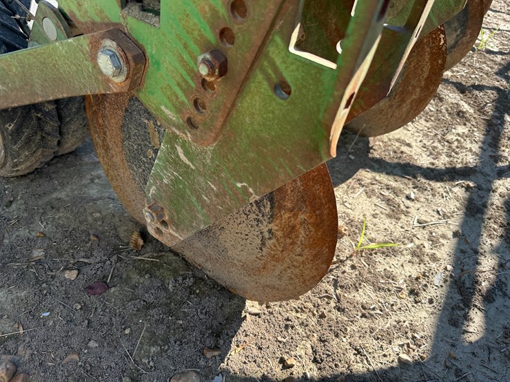 john-deere-16-image-32