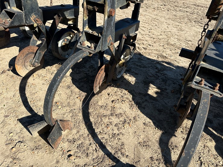 #33726-•-16-row-30"-cultivator-image-25