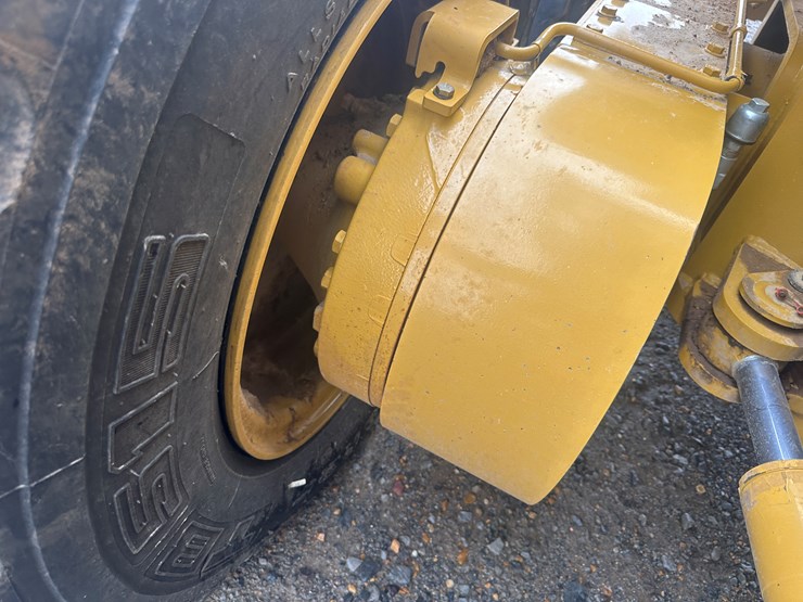 2022-caterpillar-140gc-awd-image-18