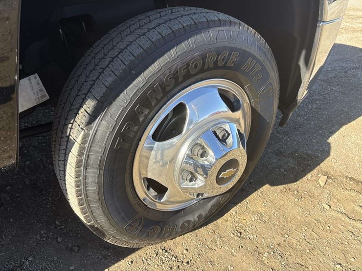 2013-chevrolet-3500hd-image-12