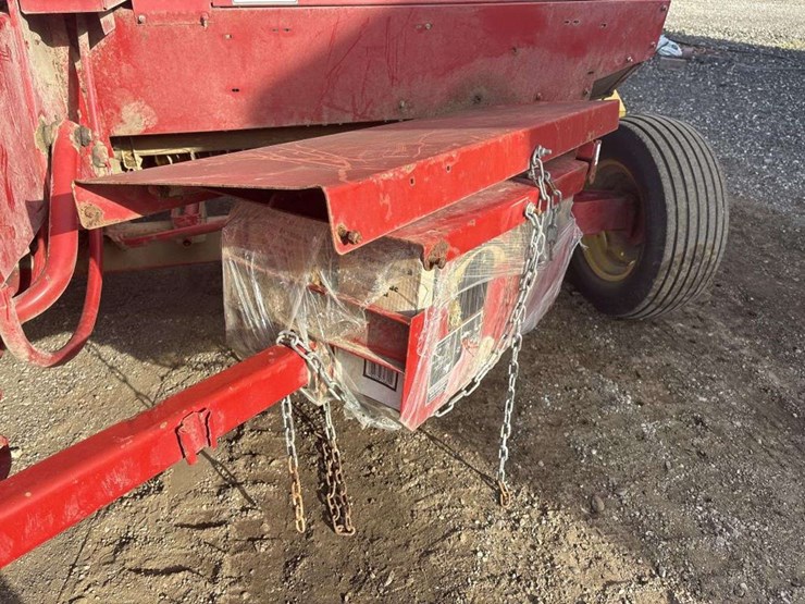 new-holland-570-image-14