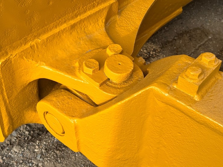 2019-caterpillar-d8t-image-33