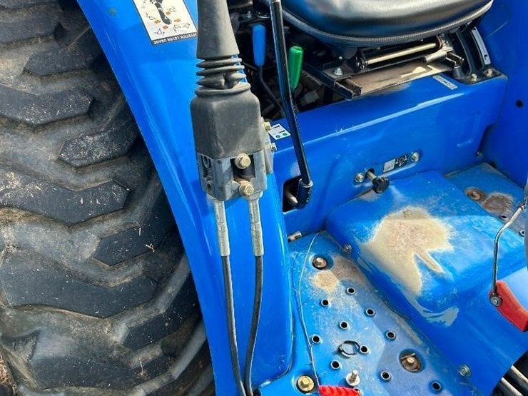 2016-new-holland-workmaster-37-image-26